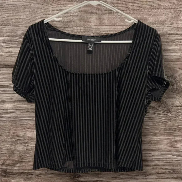 Forever 21+ Women's Vertical Ribbed Cropped
Blouse Plus Size 1X Black in EUC - Picture 1 of 6